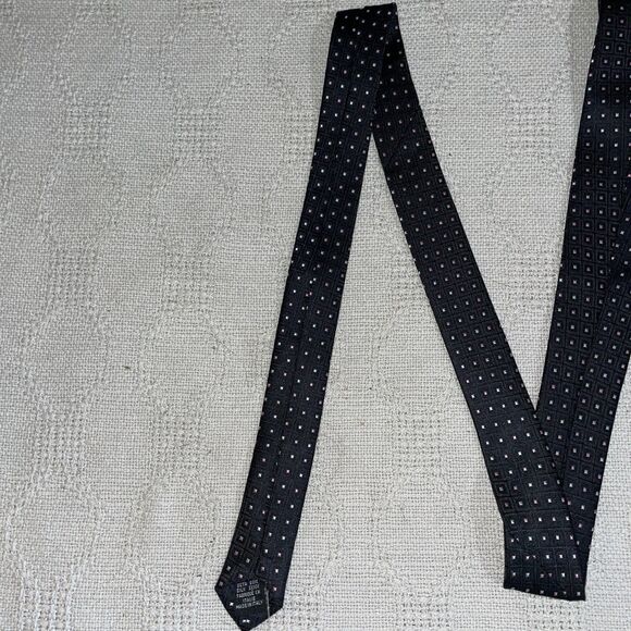 Burberry Men’s Dress Tie Size 58” 3.75” Black Cubed Business Formal City Italy - Picture 7 of 12